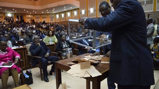 Dpouillement 
du vote du second tour de l'lection prsidentielle du CNT, le 20 janvier 2014  Bangui